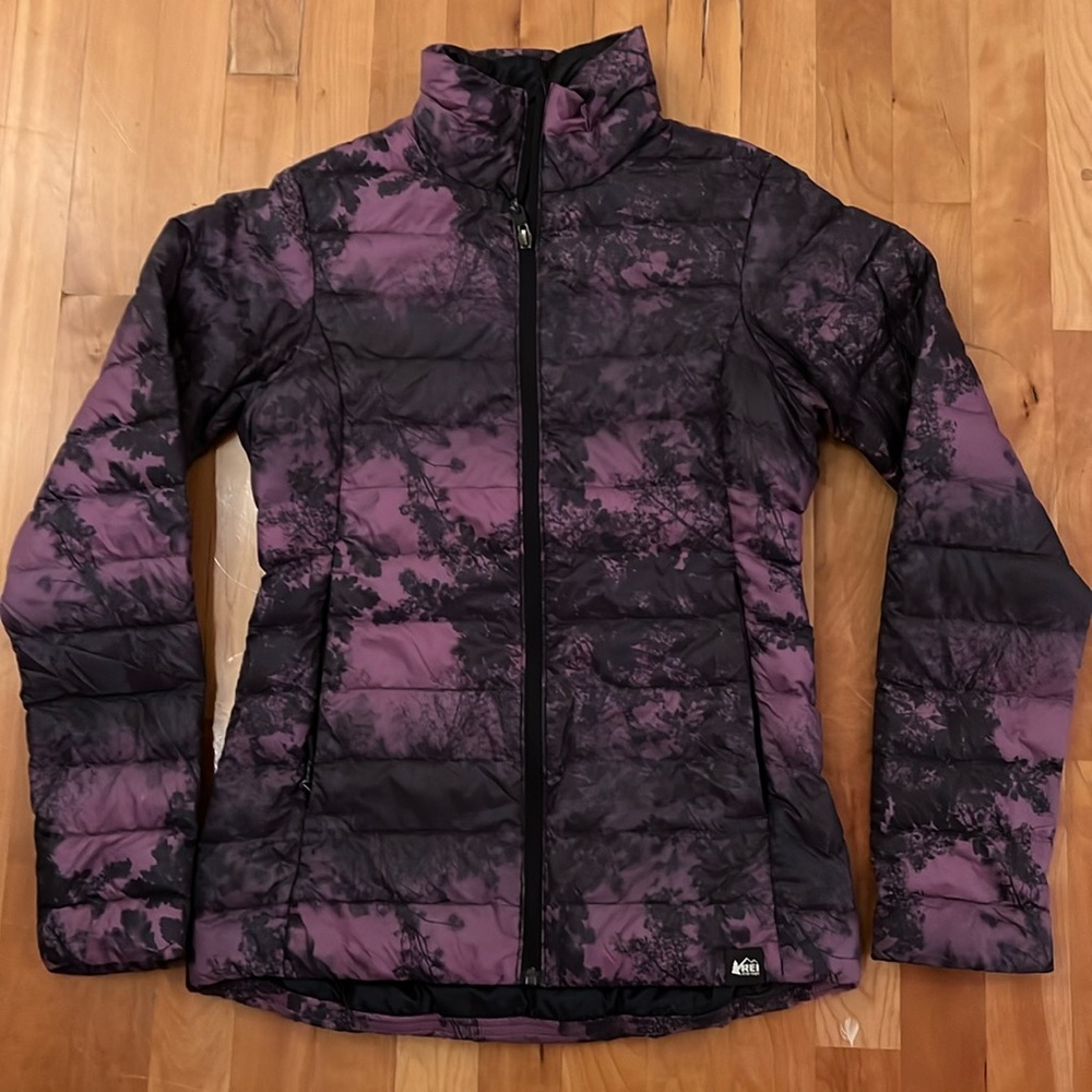 REI Co-op Women’s Lightweight Puffer Jacket Purple Black Camo Pattern Size XS